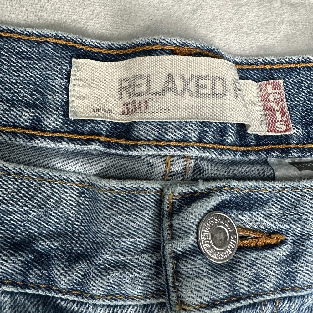 Levi's 550 Relaxed Fit Jeans Men's Size 40x29 Distressed Denim Medium Wash - Picture 2 of 16